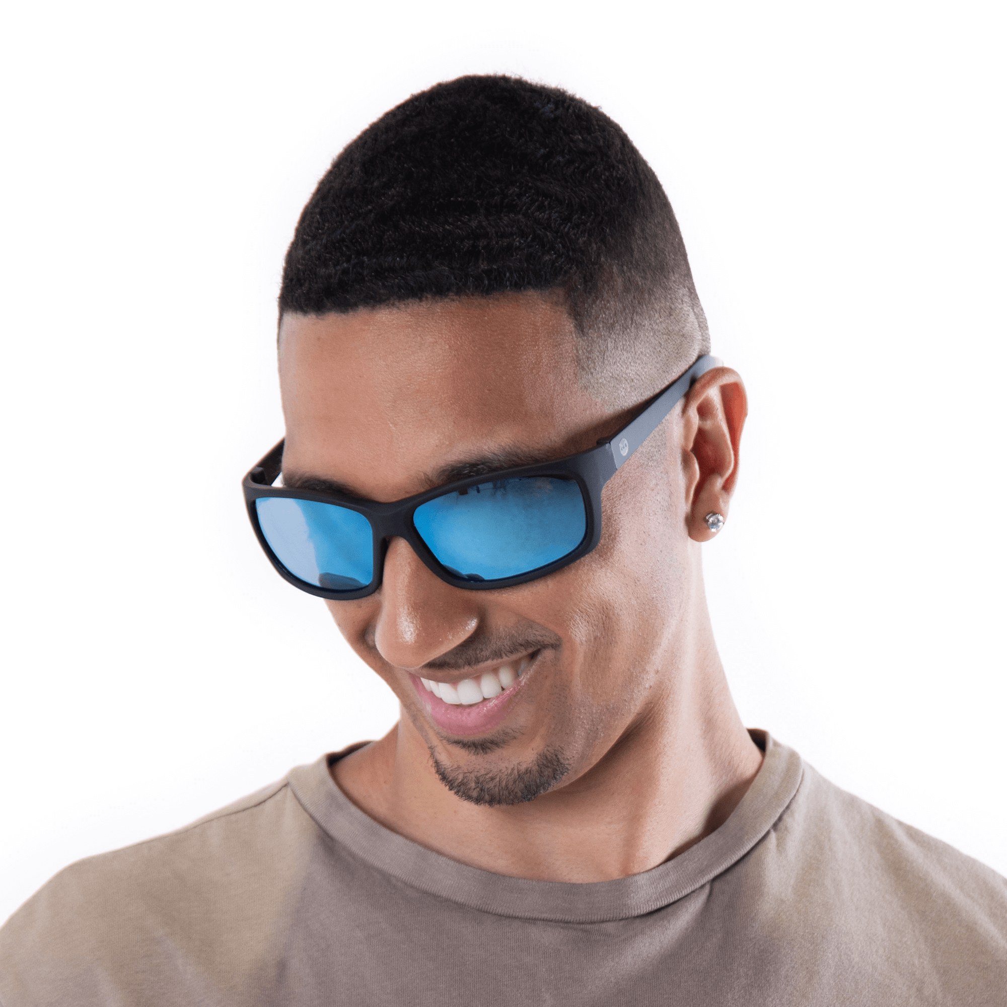 A male model wearing Papaya Juniper sunglasses, size small.