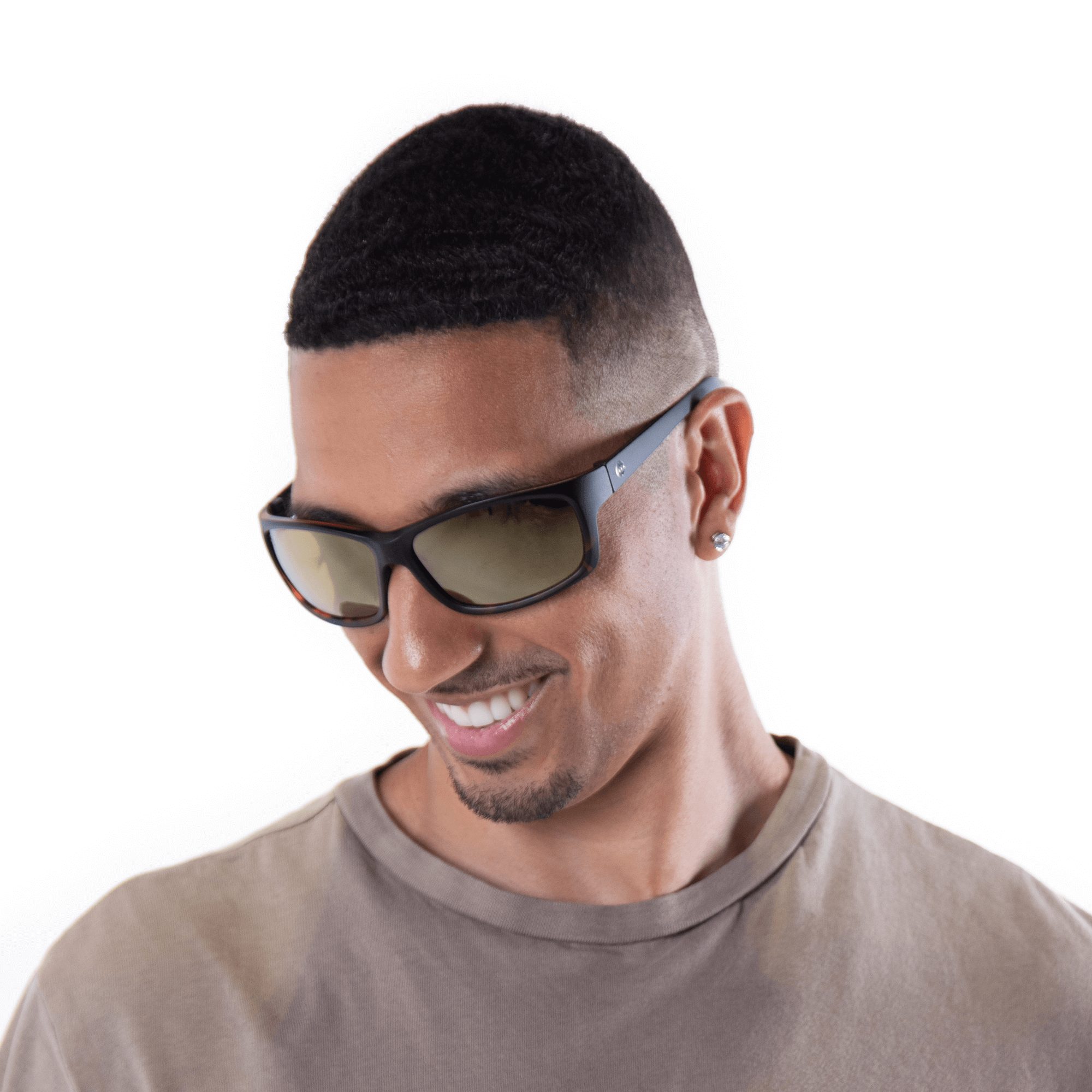 A male model wearing Papaya Walnut sunglasses, size small.